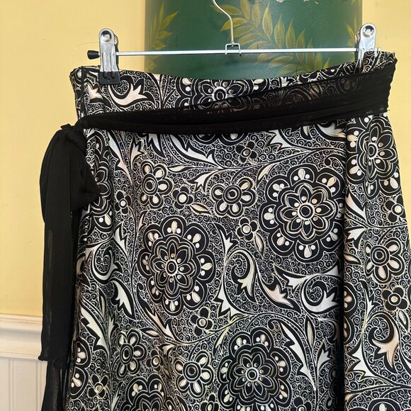 Wrapper Y2K  Black & White Floral Patterned Nylon Wrap Skirt Tulle Trim Medium - Picture 2 of 5